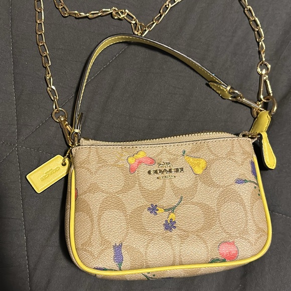 Coach mini handbag with gold chain - Picture 2 of 3